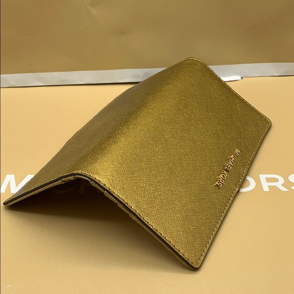 Michael Kors Jet Set Travel Md Flt Slm Bfl… - Picture 3 of 16